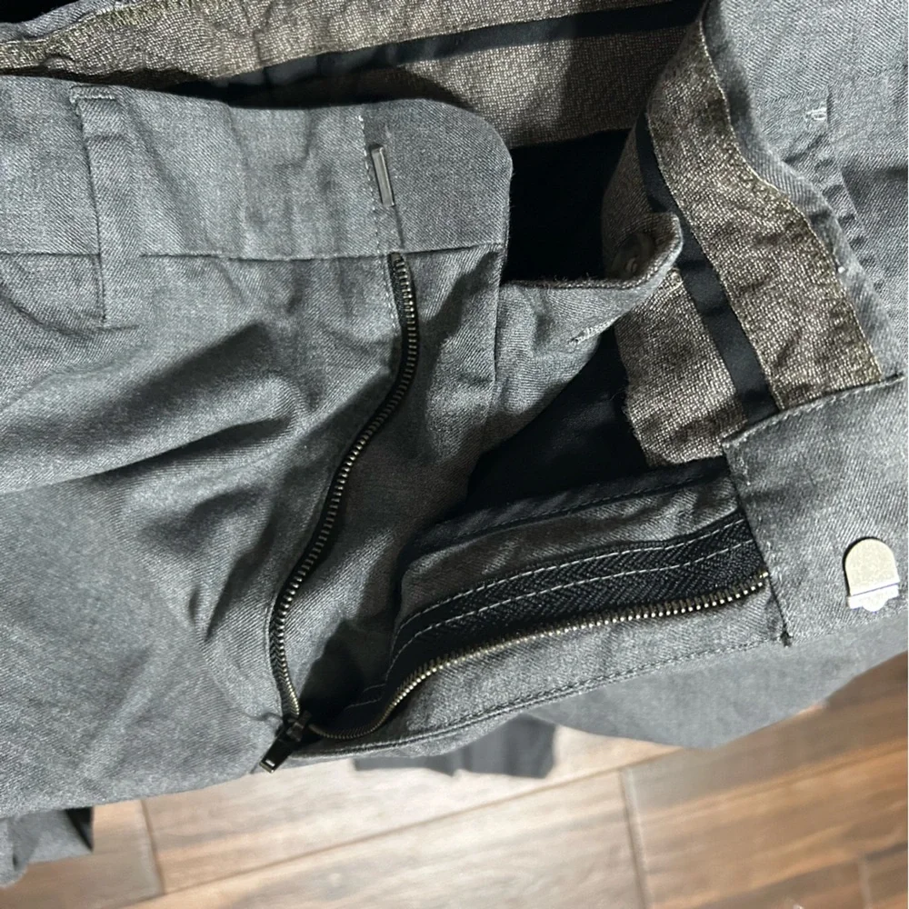 32x30‎ J Crew Men’s Dress Pants Classic Fit Gray tag states 32x32 Straight